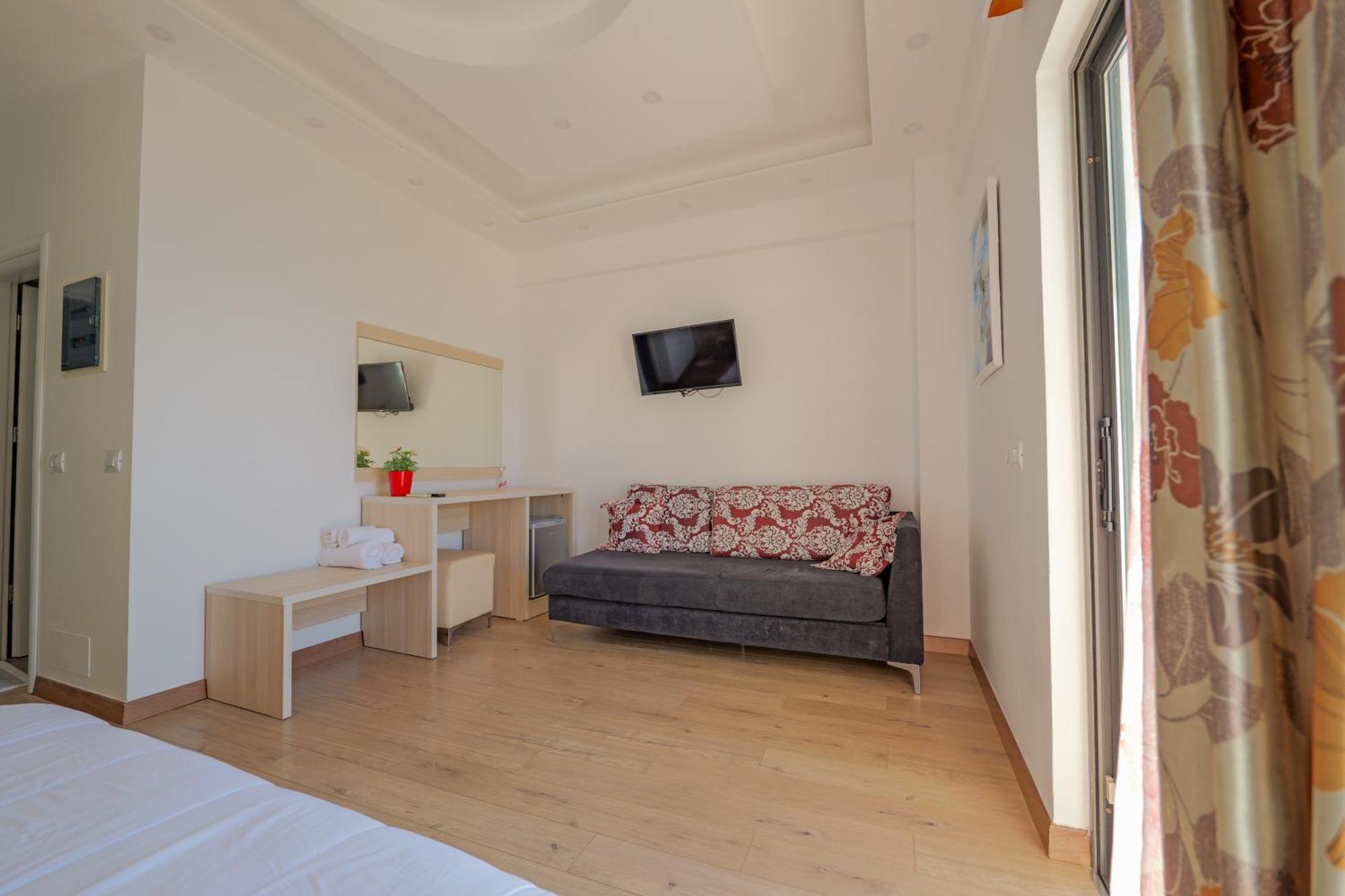 Hotel Iliria Саранде Екстериор снимка